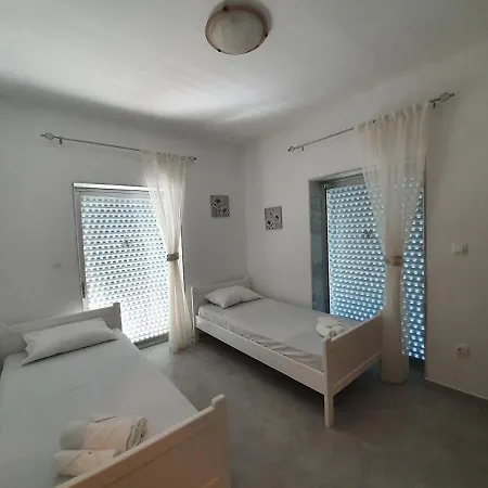 Alexias * Paralia Dionysiou