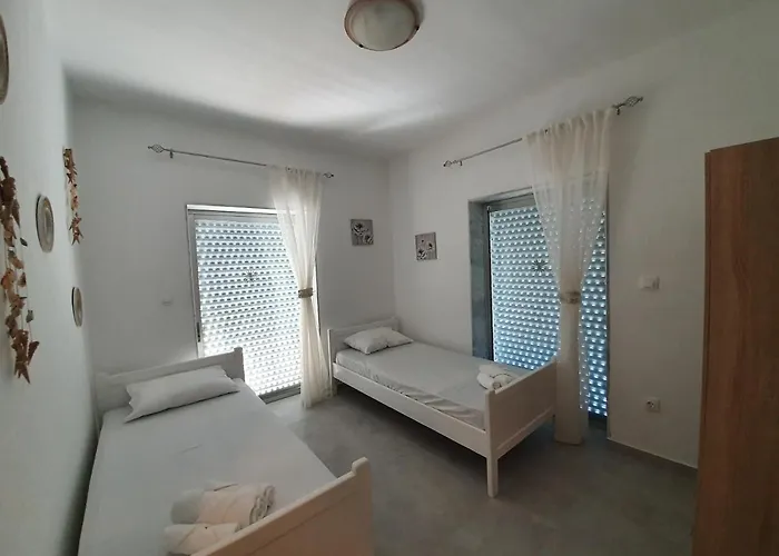 Alexias * Paralia Dionisiou